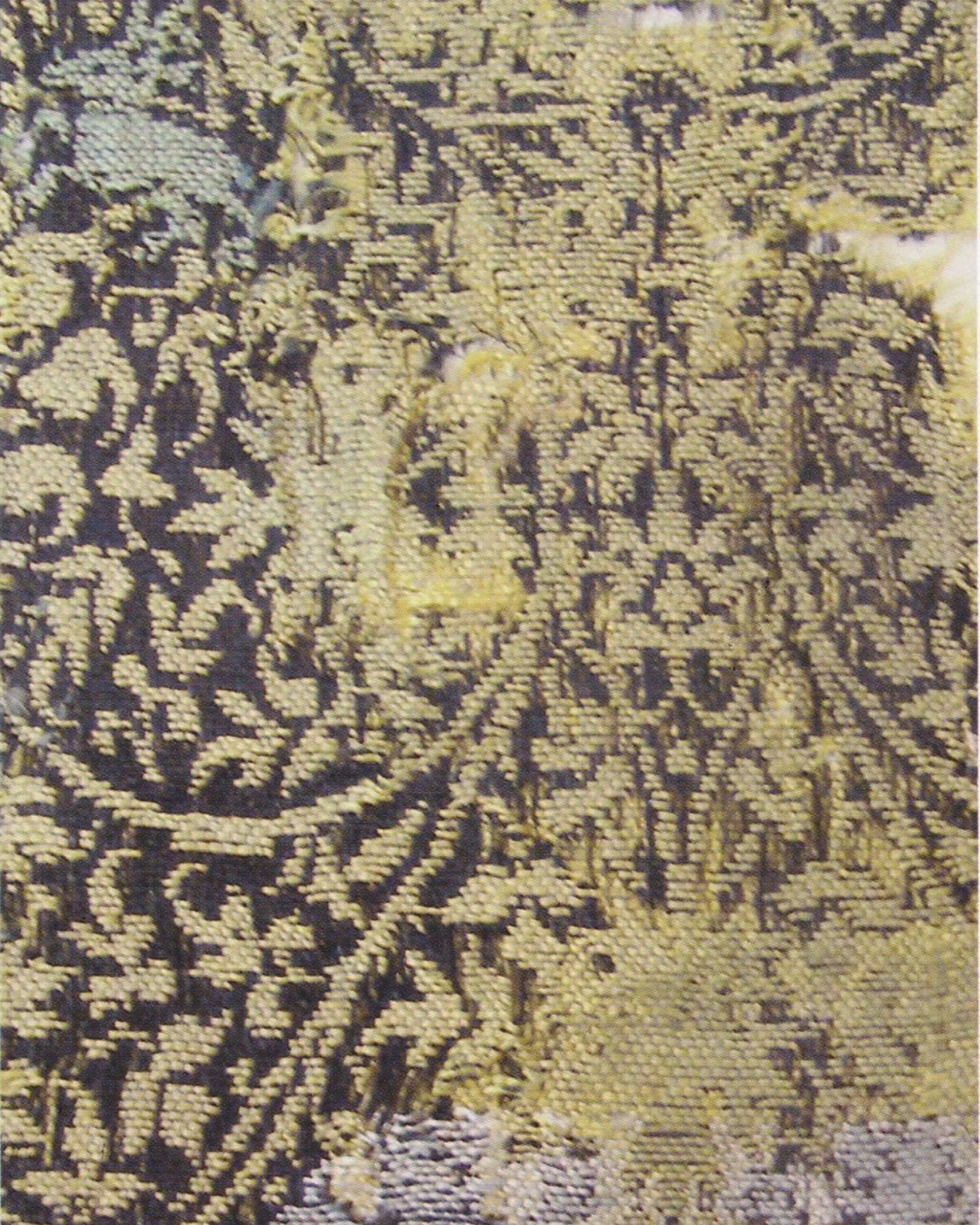 Frammento di tessuto a piccoli motivi vegetali e animali, lampasso, seta, Lucca, inizio XIV secolo (Lione, Musèè Historique des Tissus inv. n. 22.776)
Textile fragment with small plant and animal motifs, lampas, silk, Lucca, early 14th century (Lyon, Musée des Tissus, inv. no. 22.776)