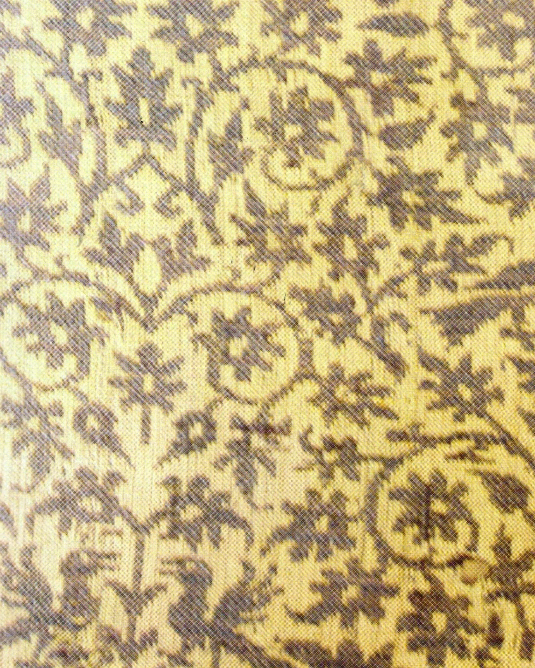 Frammento di tessuto a piccoli motivi vegetali e animali, lampasso, seta, Lucca, inizio XIV secolo (Lione, Musée des Tissus, inv. n. 22.780-1)
Textile fragment with small plant and animal motifs, lampas, silk, Lucca, early 14th century (Lyon, Musée des Tissus, inv. no. 22.780-1)
